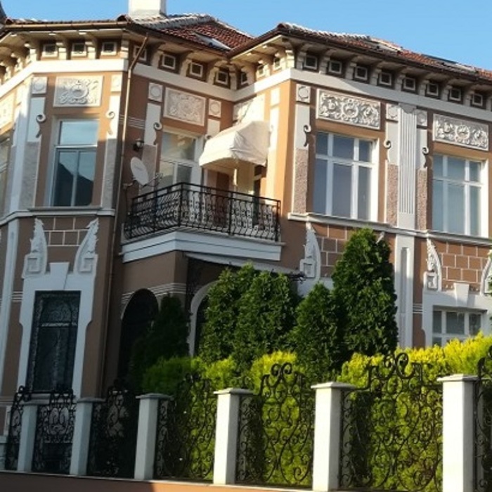 014-bnr_700x700_crop_478b24840a