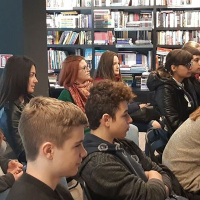 chetene-s-razbirane-ikonomika_700x700_crop_478b24840a