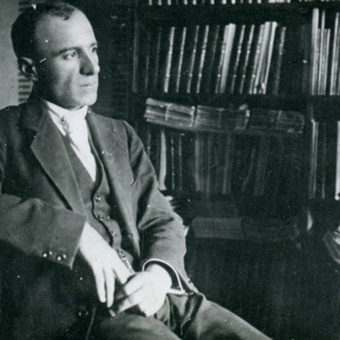 petyr-mutafchiev-azcheta_700x700_crop_478b24840a