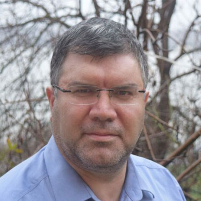 prof_700x700_crop_478b24840a