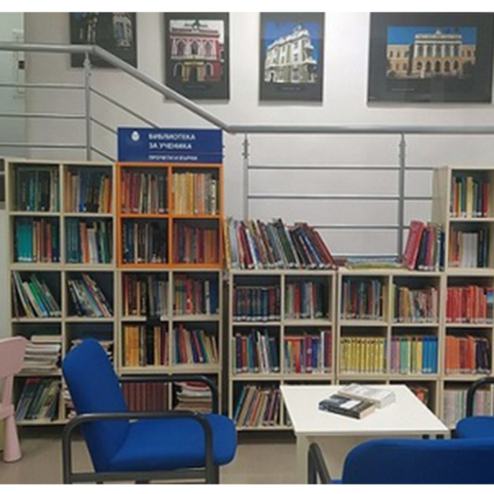 uni-biblioteka_700x700_crop_478b24840a