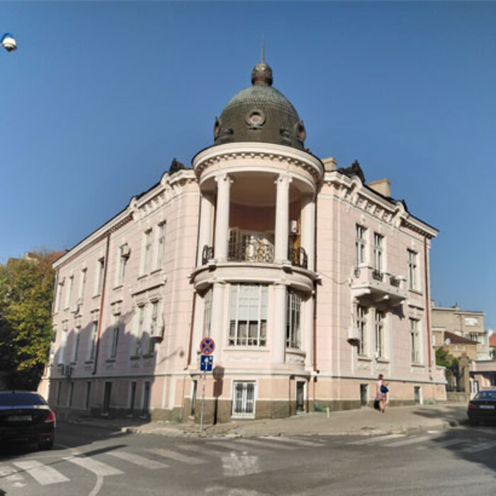 regionalna-biblioteka-sliven-wikipedia_700x700_crop_478b24840a