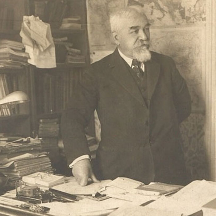 stefan-bobchev-library-nbu-azcheta_700x700_crop_478b24840a