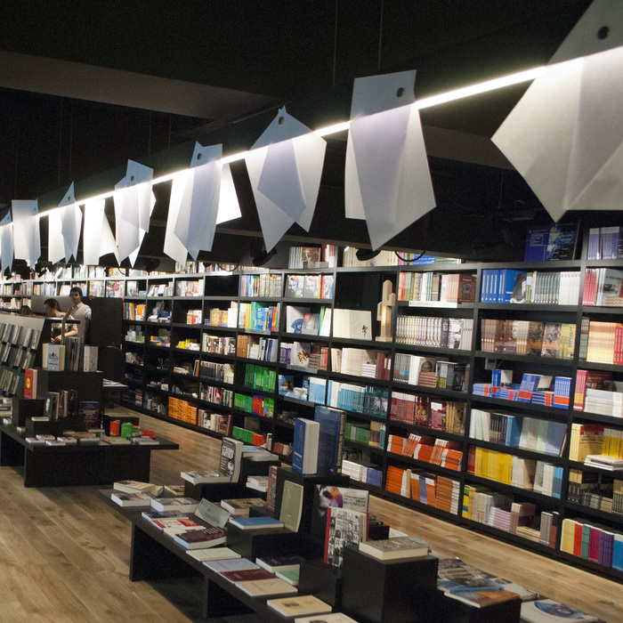 dsc0005-1_700x700_crop_478b24840a