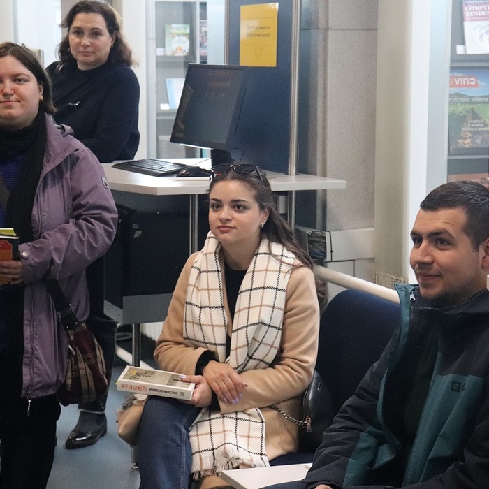 24-04_700x700_crop_478b24840a