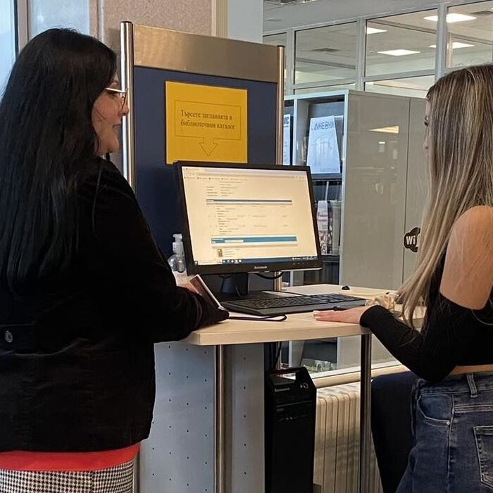 16-10_700x700_crop_478b24840a